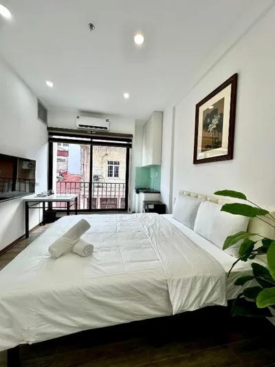 발코니가 있는 킹룸 — Hanoi Iris Homestay - Manage by The Vesta